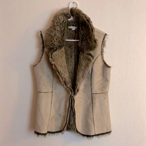 Fever women’s beige faux fur vest size Large